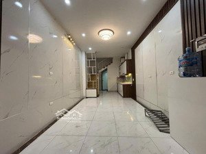 chủ nhà gửi bán nhanh căn nhà nở hậu. nhà mới đẹp 4 tầng. trung tâm ba đình. dt32m giá 8.75tỷ.