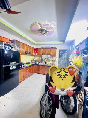 đầu tư siêu ngon! thấp 30% thị trường ngay âu cơ tower nhà 170m2 nở hậu dòng tiền hẻm 6m, 5 tầng