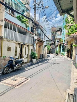 lạc long quân - tân bình. dt 4m8 x 13m x 2 tầng, hẻm nhựa 6m. 6,8 tỷ