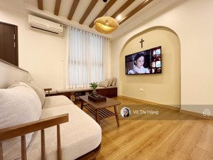 chủ nhà gửi bán căn 2pn chung cư center point - 110 cầu giấy, view hồ tây, nội thất nhập khẩu