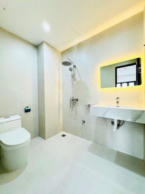 chào 10tỷ5 - bán tòa căn hộ dịch vụ phố trần thái tông - 5 tầng, tổng 9 phòng 43m2