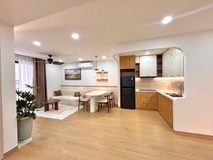 chính chủ bán căn 100.3m2. tầng trung, 3pn - 2vs. view ngắm pháo hoa. cửa đn, ban công tb