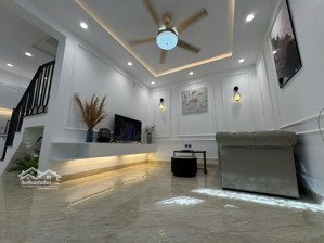 bán nhà đẹp mới xây vị trí đắc địa đường nguyễn thị minh khai - cách biển quãng trường 5p đi xe