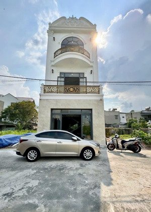 chủ gởi bán nhà 1 trệt 2 lầu 3 tấm đúc thuộc kdc hoàng minh chánh p. hoá an. giá chỉ 4,8 tỷ