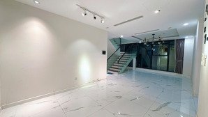 cho thuê duplex sunshine city. dt193m2 nội thất cơ bản. giá 35tr/tháng.