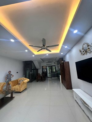 cho thuê nhà nguyên căn tại xuân phương full nội thất. dt 100m2 x5 tầng, giá thuê 32 triệu/tháng