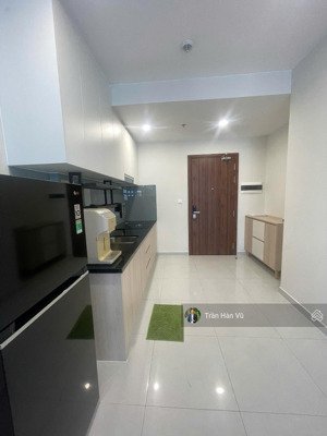 giảm hơn 300 triêu, bán nhanh căn hộ 2pn đầy đủ nội thất có hđ thuê sẵn cc the emerald golf view