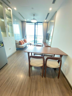 bán chung cư vinhomes symphony long biên-60m 2n2wc tầng trung-view hồ sen-sổ đỏ sẵn sàng-giá 6.4 tỷ