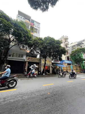 bán nhà mt đường phổ quang, p.2, tân bình, 4,1 x 20m vuông vức, 2 tầng, hđt 30tr/tháng. gía 18 tỷ