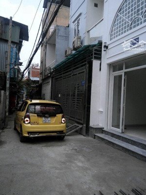 căn hộ dịch vụ 12 phòng, dt 4.2x18m nở hậu 6m, cn 95m2, hxh điện biên phủ