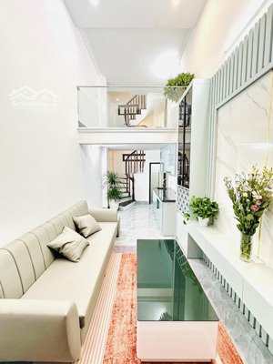 e vũ xem nhà trực tiếp dt : 25mx4tầng sổ đỏ vuông - nhà đẹp - xe tải đỗ cách nhà 30m