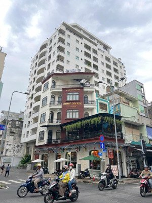 không có căn thứ 2 để lựa chọn mặt tiền cmt8 q10 dt 4,9x28m nhà 3 lầu hdt 80tr/th giá 25 tỷ