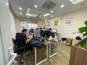 cho thuê căn hộ 150m2 căn góc ban công đông nam đông bắc giá rẻ