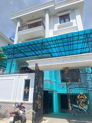 cho thuê toà nhà nguyên căn đường liên phường ngang 15m dài 18m 3 lầu