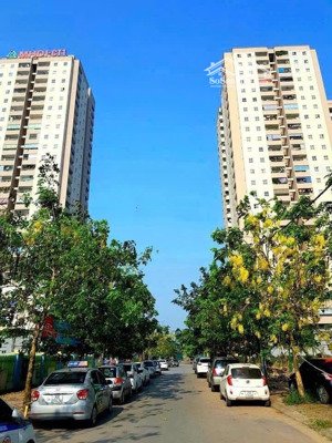 bán căn hộ chung cư thạch bàn chiến 4m 3 ngủ full nội thất tầng cao 5 tỷ