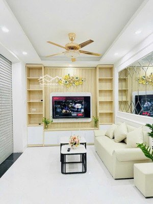 nhà ngõ 79 cầu giấy, nhỉnh 7 tỷ, gần phố - giá tốt hiễm có, ba gác đỗ cửa