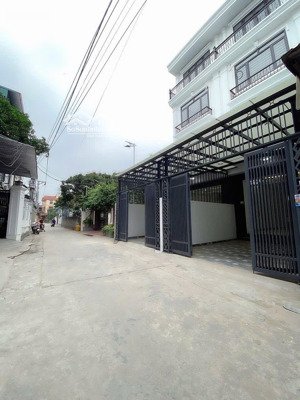 bán nhà xịn 70m2 giá 4tỷ200 ngõ ô tô thông, sổ đỏ chuẩn tại phượng đồng cách 200m là đại học tdtt