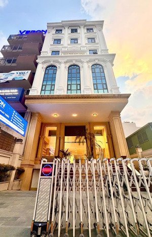 văn phòng cực đẹp khu vực thảo điền. giá siêu tốt cho khách chốt sớm. lh: 