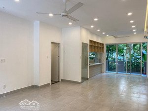 cho thuê căn biệt thự khu compound palm residence nội thất cơ bản đẹp mới giá 42tr thương lượng