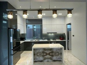 tôi định cư nước ngoài cần bán căn nhà phố jamona city 5x17, giá 16 tỷ full nội thất. lh 