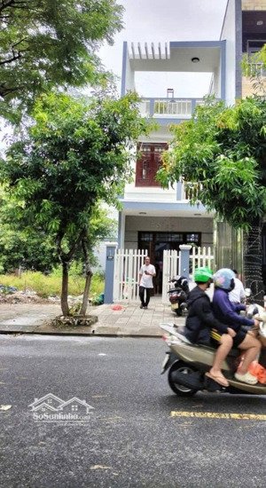 nhà 3 tầng mặt tiền đường 10m5 trần nguyên đán - hoà minh. cách biển 300m
dt: 94,5m2