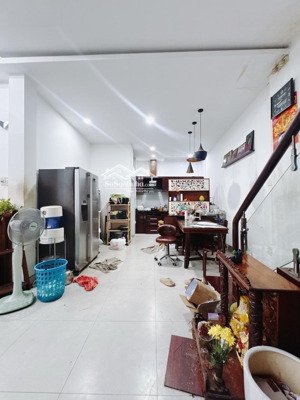 chủ nhà tặng 10 chai nước hoa minh béo sau khi công chứng, đoàn văn bơ, 7 pn,5 tầng 65m2 nhỉnh 8 tỷ