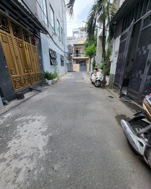 bán nhà hẻm oto đồng đen. dt 8 x 13m. cấp 4. cách mt 20m. giá 9.5 tỷ tl