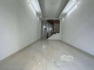 nhà đẹp cầu giấy 45m2,5 tầng ,ngõ oto thẳng tắp,nhà đẹp lung linh ,nở hậu ,2 mặt thoáng trc sau .