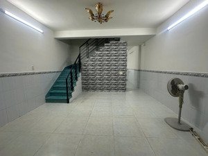 bán căn hộ mặt tiền đường 12m, có sân rộng 6m, 1 trệt 1 lầu, 45m2, 2pn 2wc, shr vay bank
