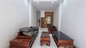 phạm văn đồng, 40m2 chỉ 9 tỷ, ngõ thông, ô tô đỗ cửa, thang máy, full nội thất, sát cv hoà bình