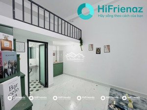 cho thuê phòng gác có máy lạnh thang máy rộng 30m2 gần đại học fpt, hutech, gtvt, làng đại học