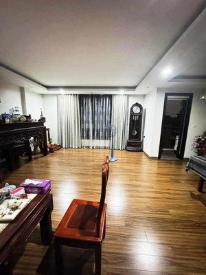 toà 7 tầng lô góc, thang máy, sang trọng, hiện đại, đẳng cấp. ngõ 152 võ chí công