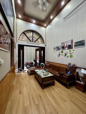 hàng nóng bỏng tay - hoàn kiếm giáp hai bà trưng - ba bước ra phố - ngõ không thể nông hơn