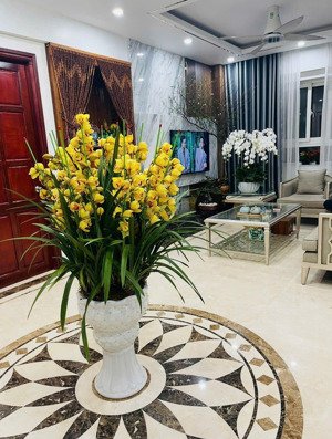 tôi chính chủ cần bán căn hộ 130m2 tại ct3a mễ trì thượng, giá thiện trí, 3pn, 2wc, nội thất đầy đủ