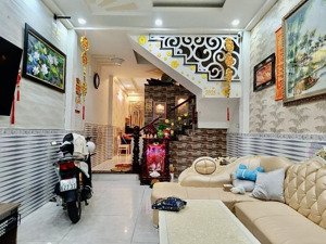 8,6 tỷ,66m2,4 tầng,xe hơi ngủ nhà cao lỗ,sát bên parcmall,phạm hùng,chánh hưng,phường 4 quận 8