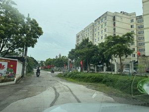 bán mảnh đất 32m khu phân lô bộ đội tây tựu bắc từ liêm - ô tô bàn cờ - sát đường 3.5 . giá đầu tư