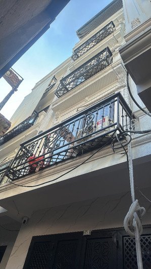 đê trần khát chân. 35m2 x 5t. ngõ rộng thoáng gần phố. nhà mới xây . chỉ 5.8 tỷ . sổ đỏ chính chủ.