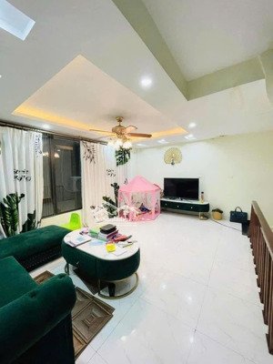 bán nhà lô góc mễ trì 35m² 5 tầng mới đẹp, full nội thất, cơ hội đầu tư sinh lời