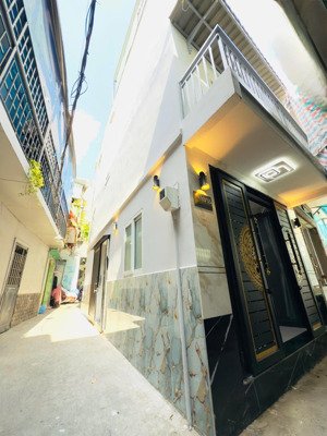 nhà góc 3 mặt tiền hẻm nguyễn tri phương quận 10 gần chợ và cầu vượt 3 tháng 2. shr 3 lầu - 3pn 3wc