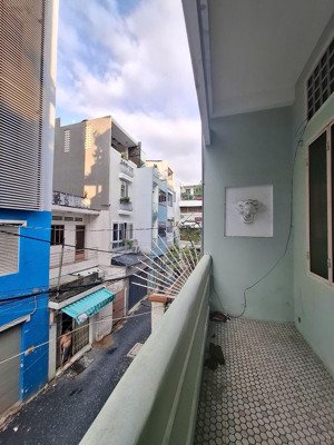 bán nhà 2 mặt hẻm xe hơi tránh sát mặt tiền bàn cờ, trung tâm q3, chỉ 12 tỷ