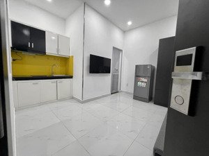 chính chủ cho thuê studio ngay sát mặt tiền hoàng sa, quận 3, giá 4tr5/th