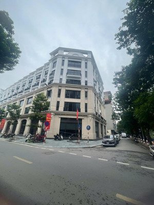 chính chủ cho thuê lô góc 82 phố chùa láng, mặt tiền lô góc 32m, diện tích 1 sàn 285m2, 300tr 2 sàn