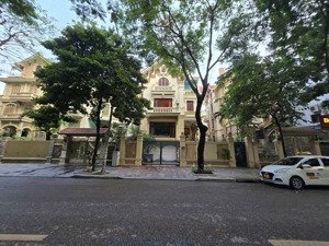 chính chủ bán gấp biệt thự 256m, sát hồ, bán đảo linh đàm giá bán nhanh thương lượng sâu, hàng hiếm