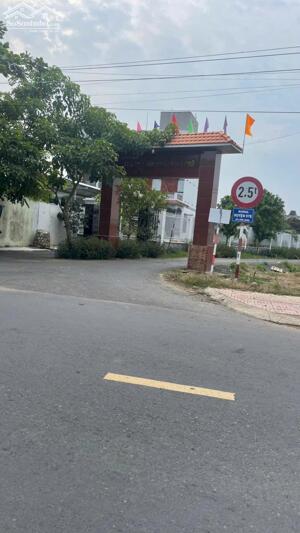 Nền Long Hưng, TP Gò Công, TG mặt tiền nhựa HL97B (9x38) giá 1 tỷ 180 triệu.