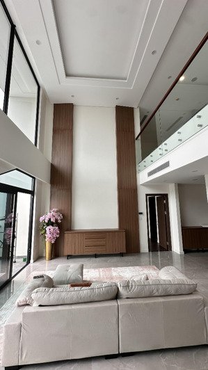 cho thuê căn sky villa giá 47 triệu/tháng sunshine green iconic lh: em hiếu 