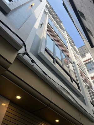 bán gấp nhà 5 tầng mới phố lạc long quân - 34m2 - mt 4m - 8.3 tỷ - thiết kế hiện đại - ngõ thông