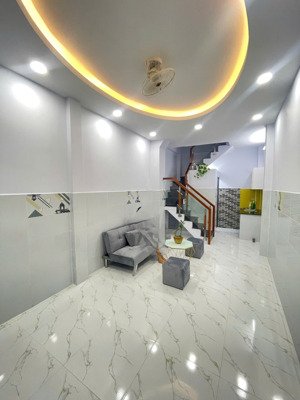 bán nhà trệt + lửng + lầu, nhà đẹp ở ngay