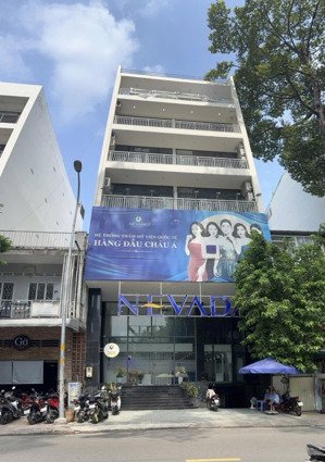 cần bán gấp! tòa nhà khan hiếm mt trần bình trọng, p4, q5. dt:10x20m, hầm 7 tầng, hđt 300tr