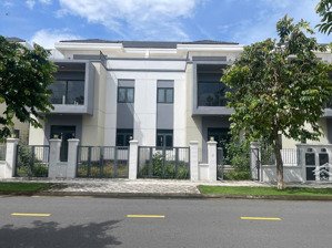 biệt thự song lập 10x20m giá 10,7 tỷ bao phí, thuế, đường 14m, gần clubhouse, nhà sẵn.