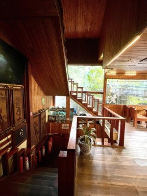 gia đình tôi cần bán nhà mặt phố cầu giấy, 200m x 3t, lô góc 25m, vỉa hè rộng, giá 152 tỷ